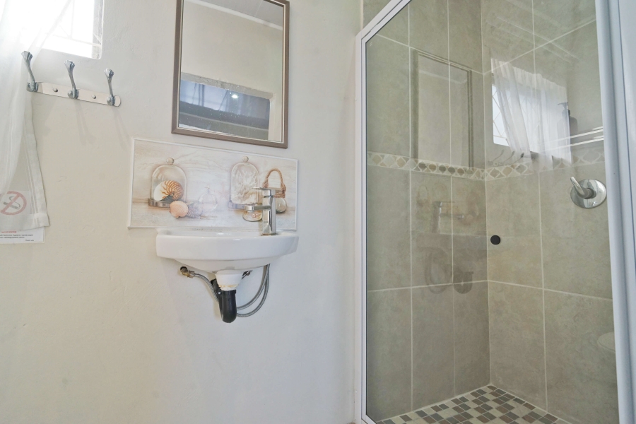 5 Bedroom Property for Sale in Winterstrand Eastern Cape